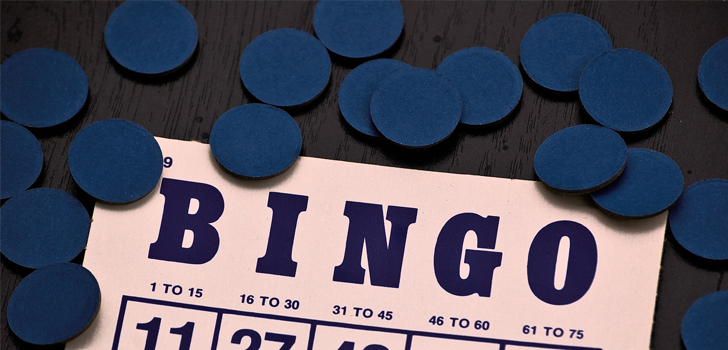cartela do bingo e peças do jogo