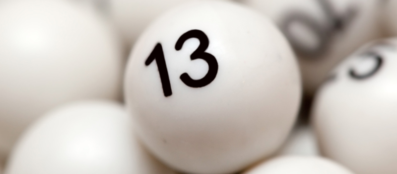 Bola de bingo com o número 13